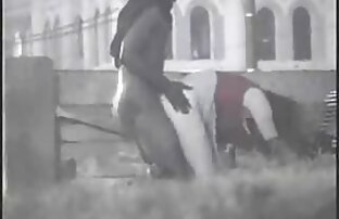 XXX یک مرد لیسید بیدمشک یک زن بهترین داستانهای سکسی تصویری ایتالیایی در جوراب ساق بلند و فاک او را بر روی نیمکت
