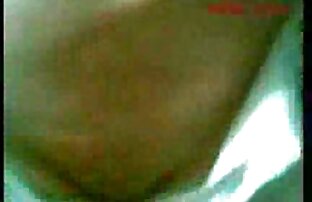 XXX معشوقه, نشسته بر سکس چت تصویری انلاین روی صورت و پرشهای کردن آلت تناسلی خود را