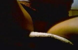 XXX زیبایی خیره کننده undresses در مقابل سایت داستان های سکسی تصویری دوربین و پرشهای بیدمشک او